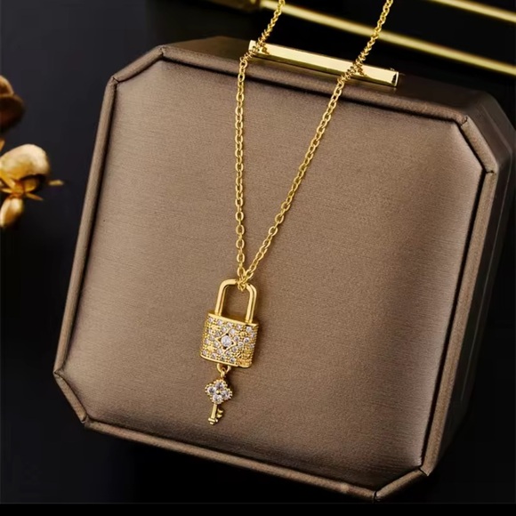 Golden Key Lock Crystal Necklace - Picture 5 of 9